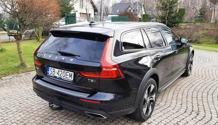 Volvo V60 Cross Country cena 119900 przebieg: 64800, rok produkcji 2020 z Biała małe 667